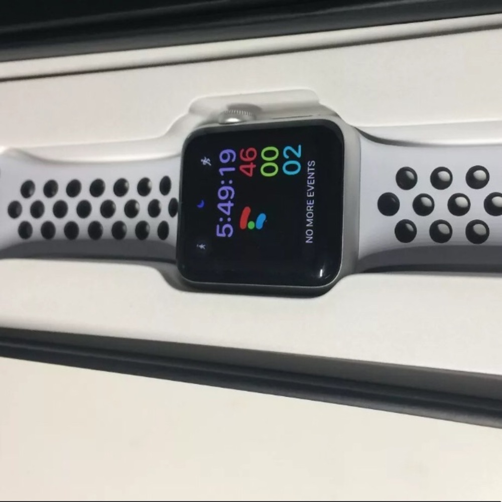 Apple Watch Series 3 Nike+ 38mm GPS ONLY - Picture 4 of 8